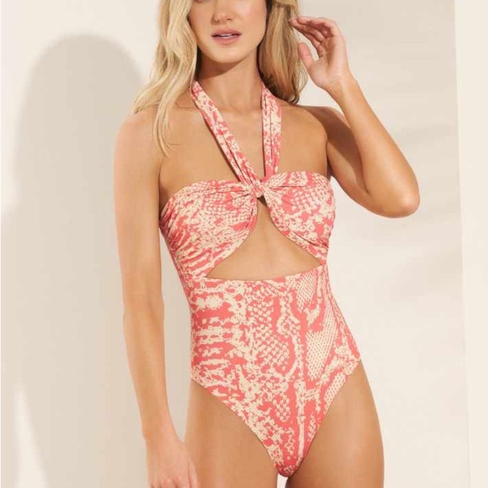 MAAJI REVERSIBLE MULTI-WAY CHEEKY CUT CONVERTIBLE ONE PIECE - Picture 2 of 10